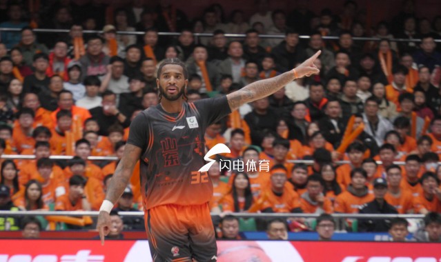 官方网站-齐鲁德比山东男篮取胜：刘维伟坦言失误埋雷，邱彪点赞篮板制胜