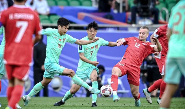 官方网站-国足刷卡延续恩怨情仇？韦世豪对决阿菲夫几无可能