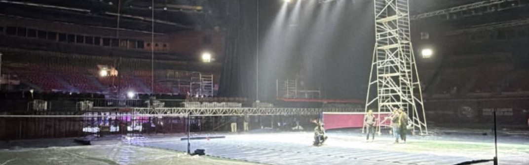 九游-地板有鸟粪+灰尘弥漫！印度公开赛遭狂批：得戴口罩 选手疯狂退赛